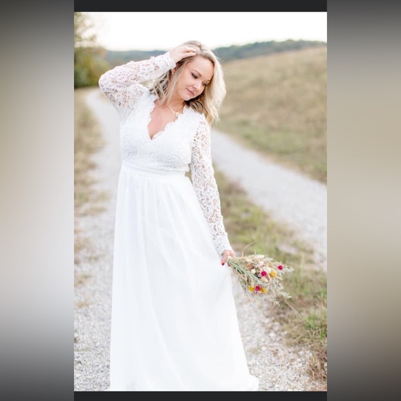 Wedding dress - Picture 1 of 6